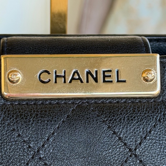 Chanel Grained CalfSkin Stitched Large Shoulder Bag - Picture 4 of 13